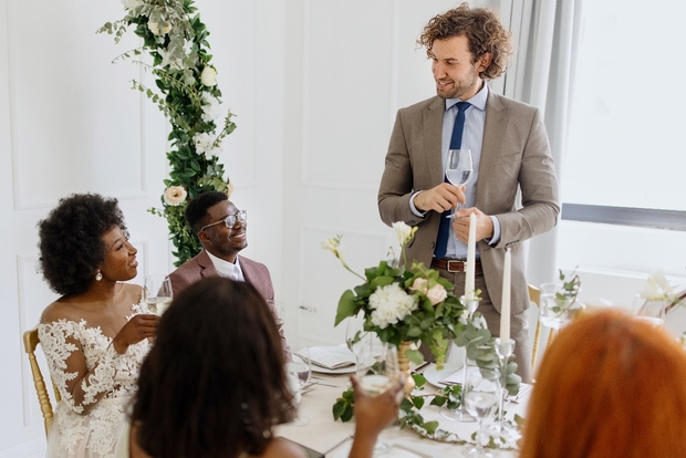 How to incorporate a slideshow into your best man’s speech